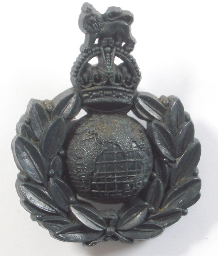 Royal Marines WW2 bakelight cap badge