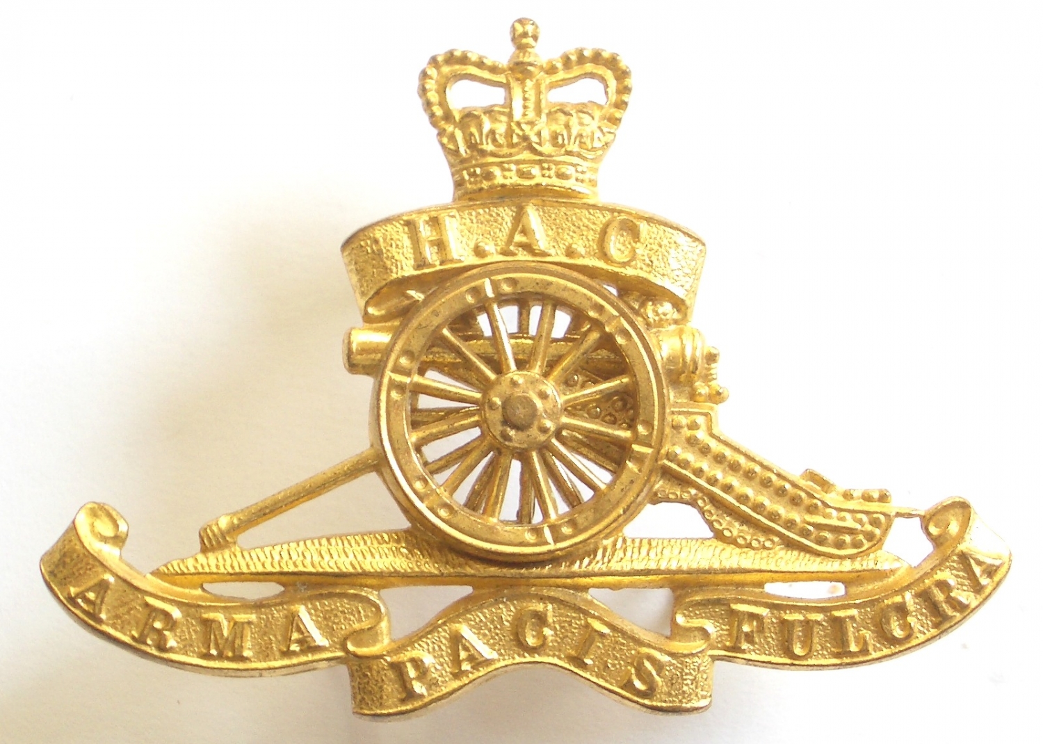 HAC EIIR Officer's gilt gun pattern cap badge