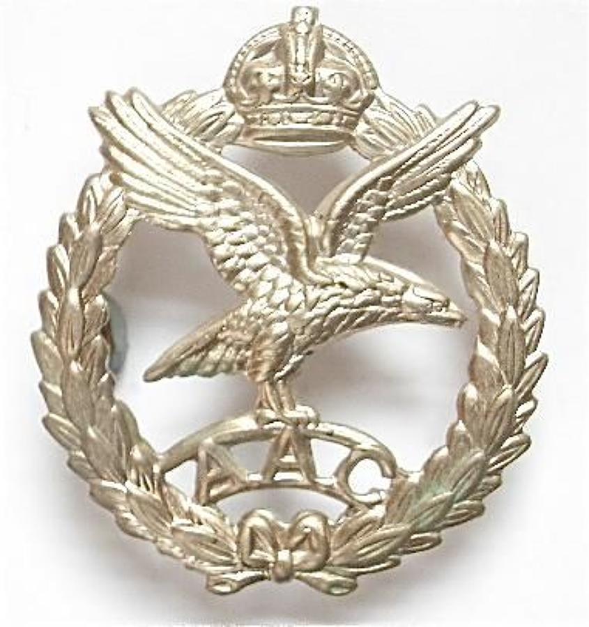 Army Air Corps WW2 OR's beret badge.