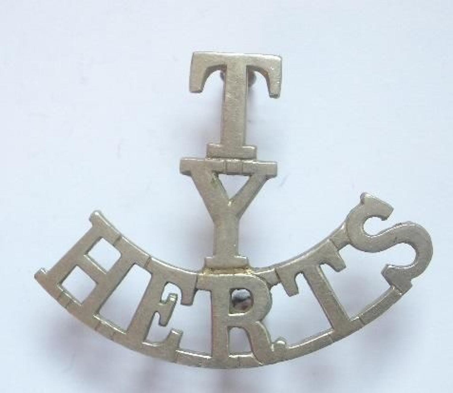 T / Y / HERTS white metal Hertfordshire Yeomanry shoulder title.