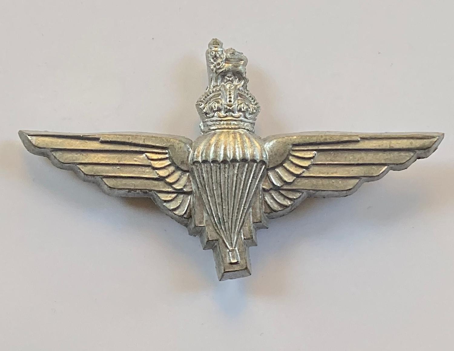 Parachute Regiment WW2 plastic economy beret badge