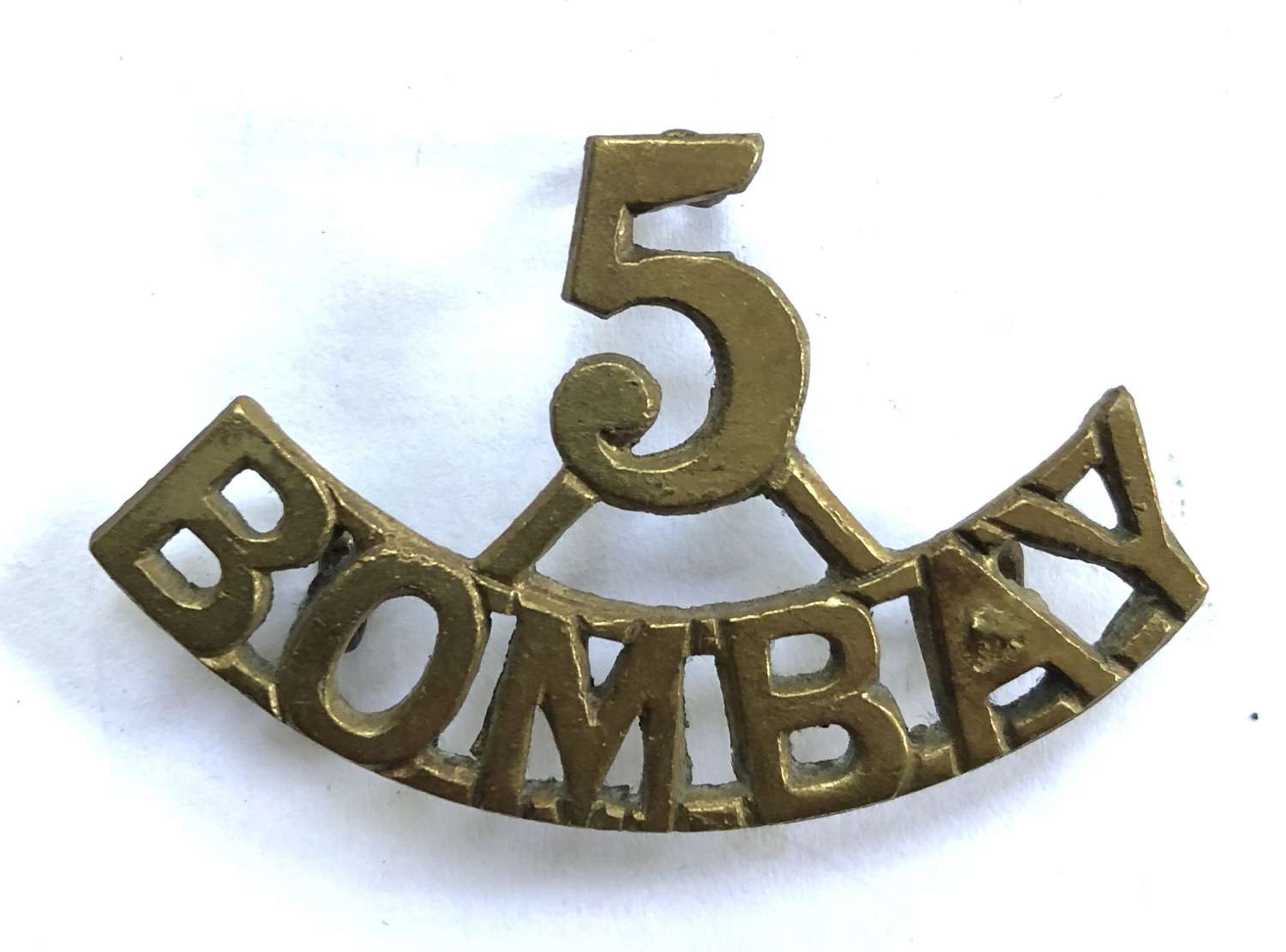 5 / BOMBAY scarce pre 1903 Indian Army brass shoulder title