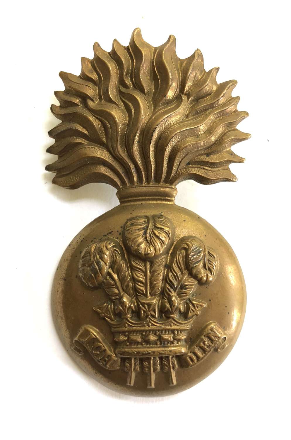 Royal Welsh Fusiliers Victorian glengarry badge circa 1881-96
