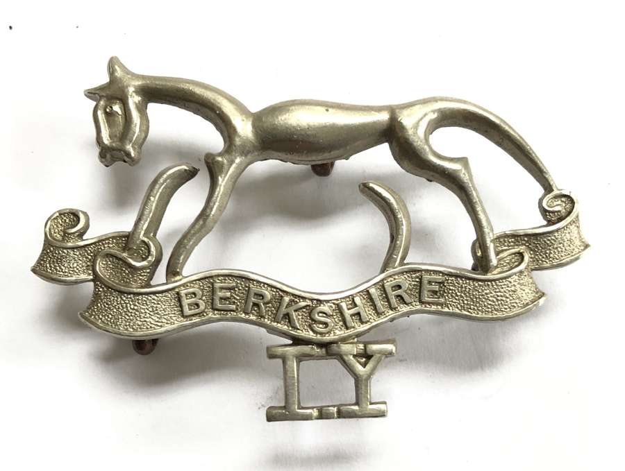 Berkshire Imperial Yeomanry white metal cap badge