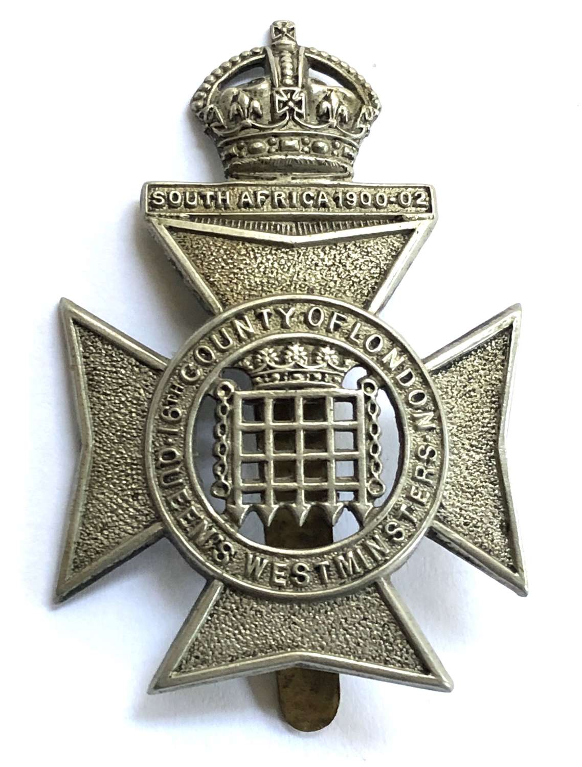 Queen’s Westminster Rifle Volunteers white metal cap badge c1908-22