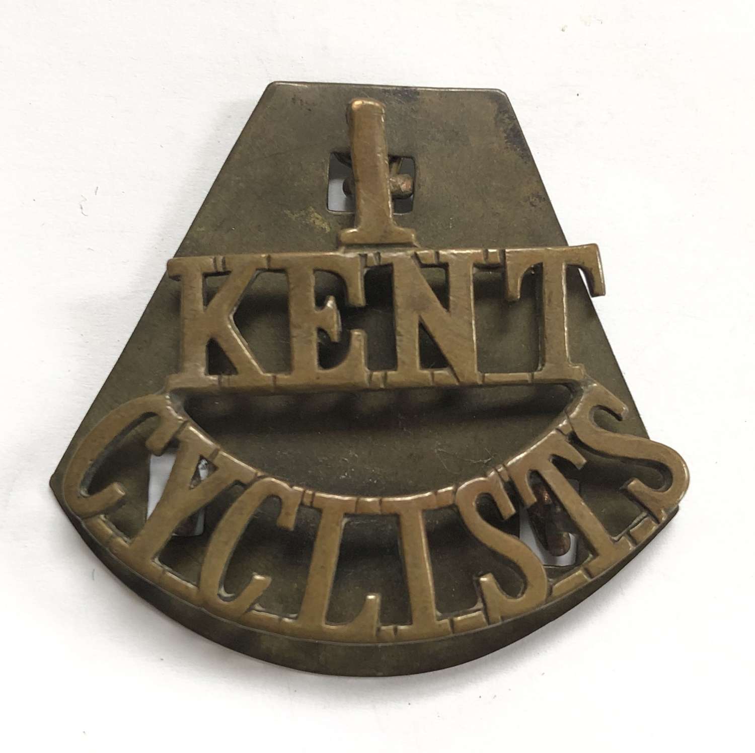 1 / KENT / CYCLISTS brass shoulder title circa 1910-20