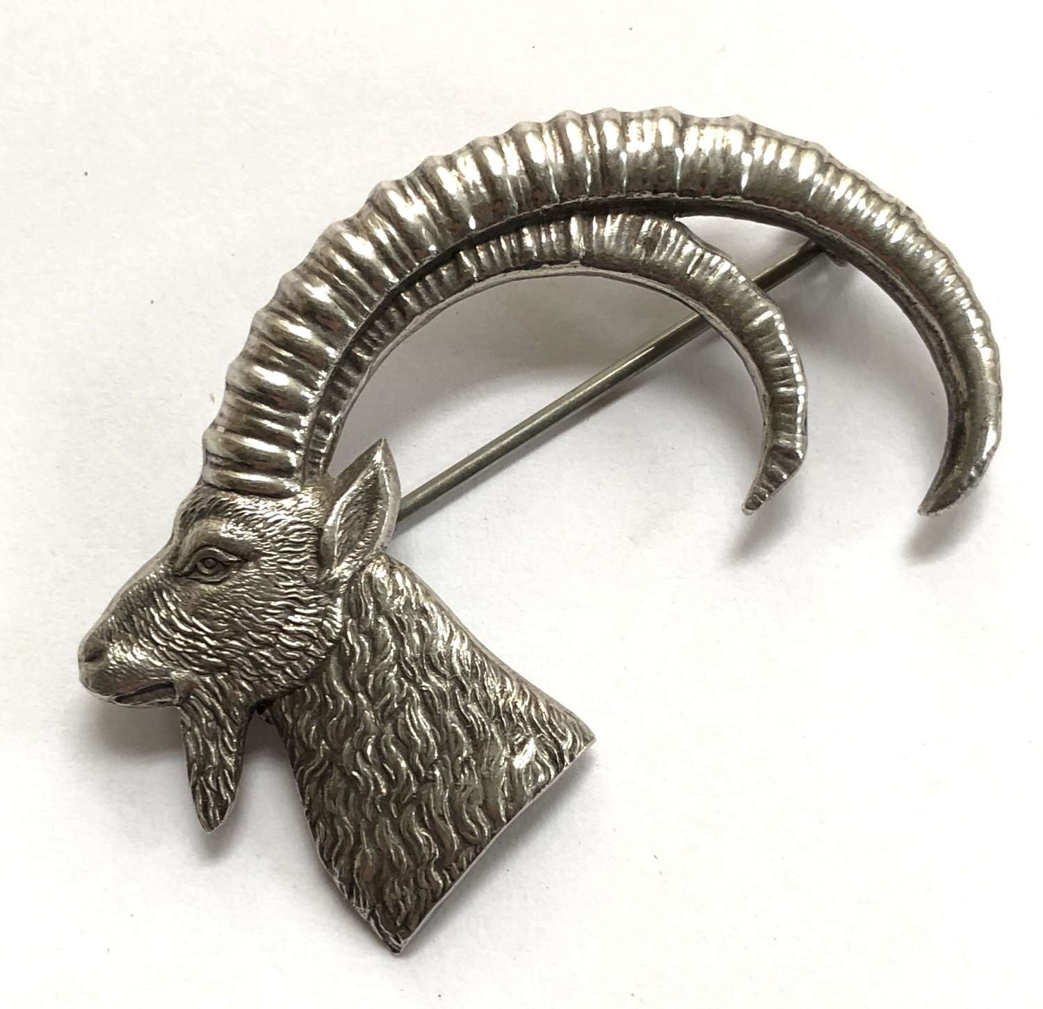 Africa. Port Sudan Suakin Province 1938 HM silver cap / pagri badge