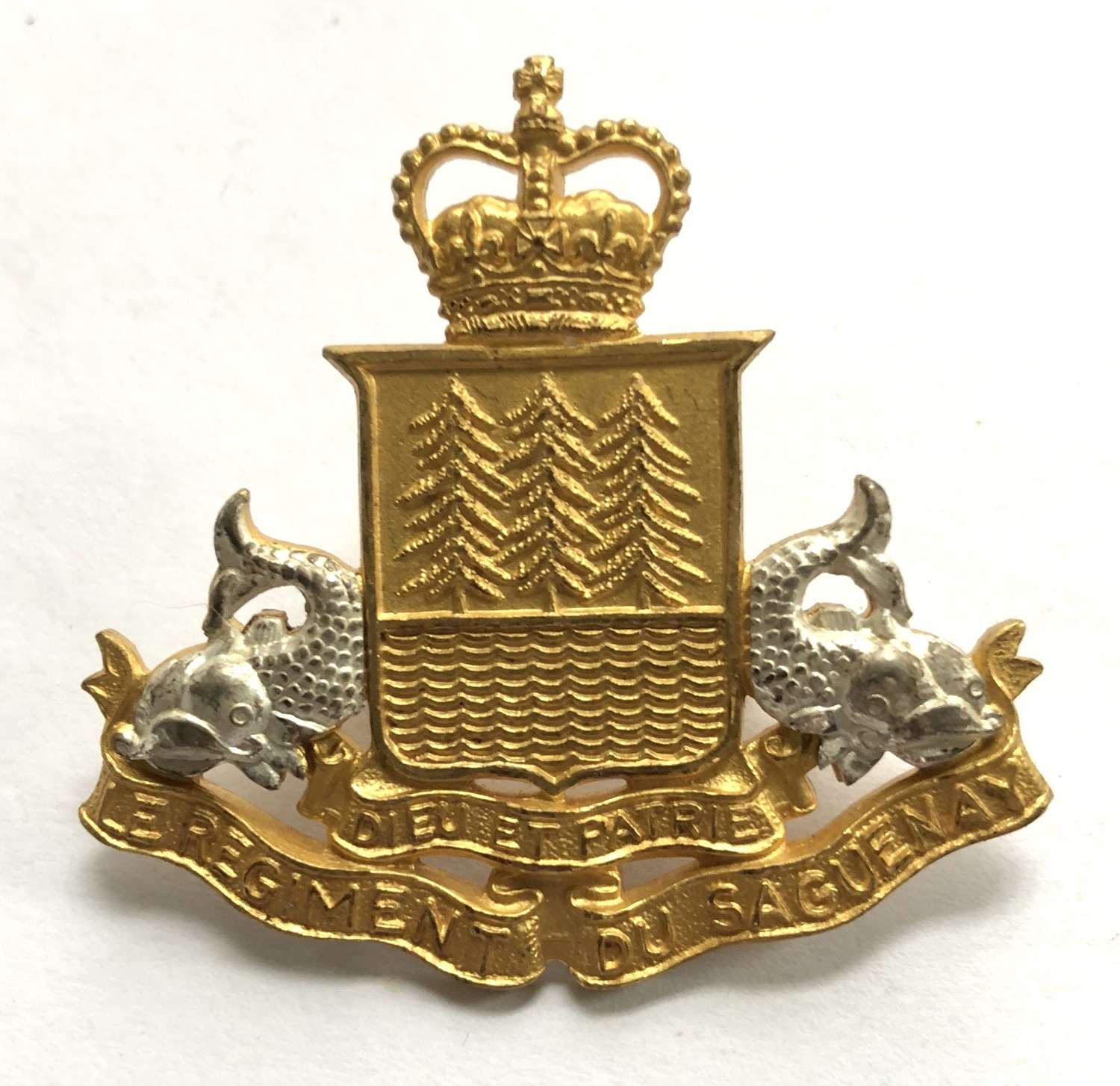 Canadian Le Regiment du Saguenay post 1953 Officer's cap badge