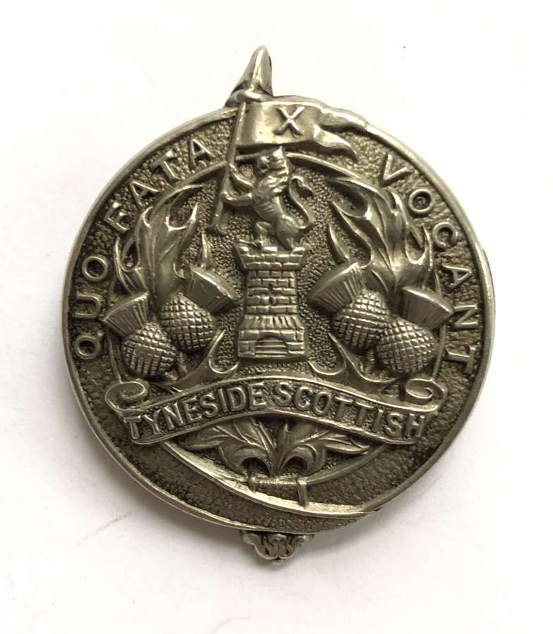 1914 Tyneside Scottish 1st pattern glengarry badge