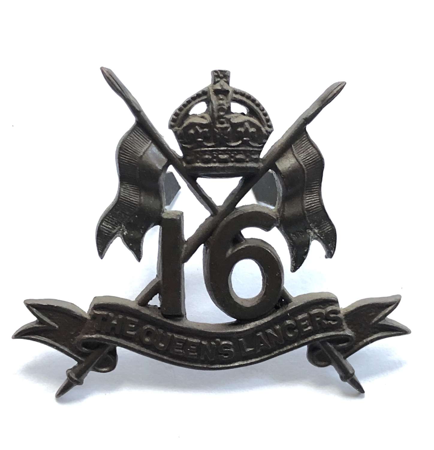 16th The Queen’s Lancers OSD bronze post 1905 cap badgeby Firmin