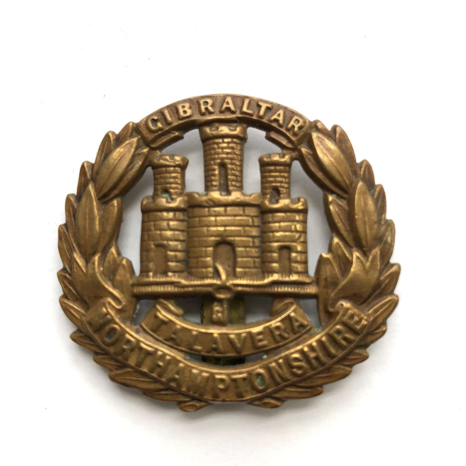 Northamptonshire Regiment WW1 brass economy cap badge c1916-18