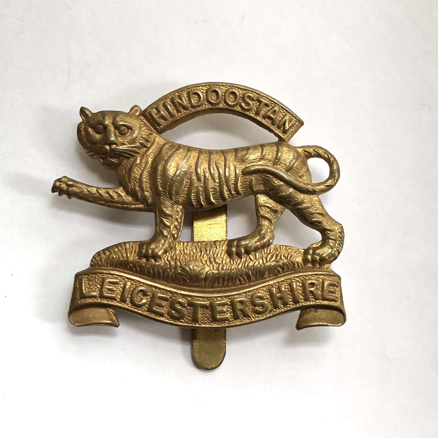 Leicestershire Regiment brass economy cap badge circa 1916-18