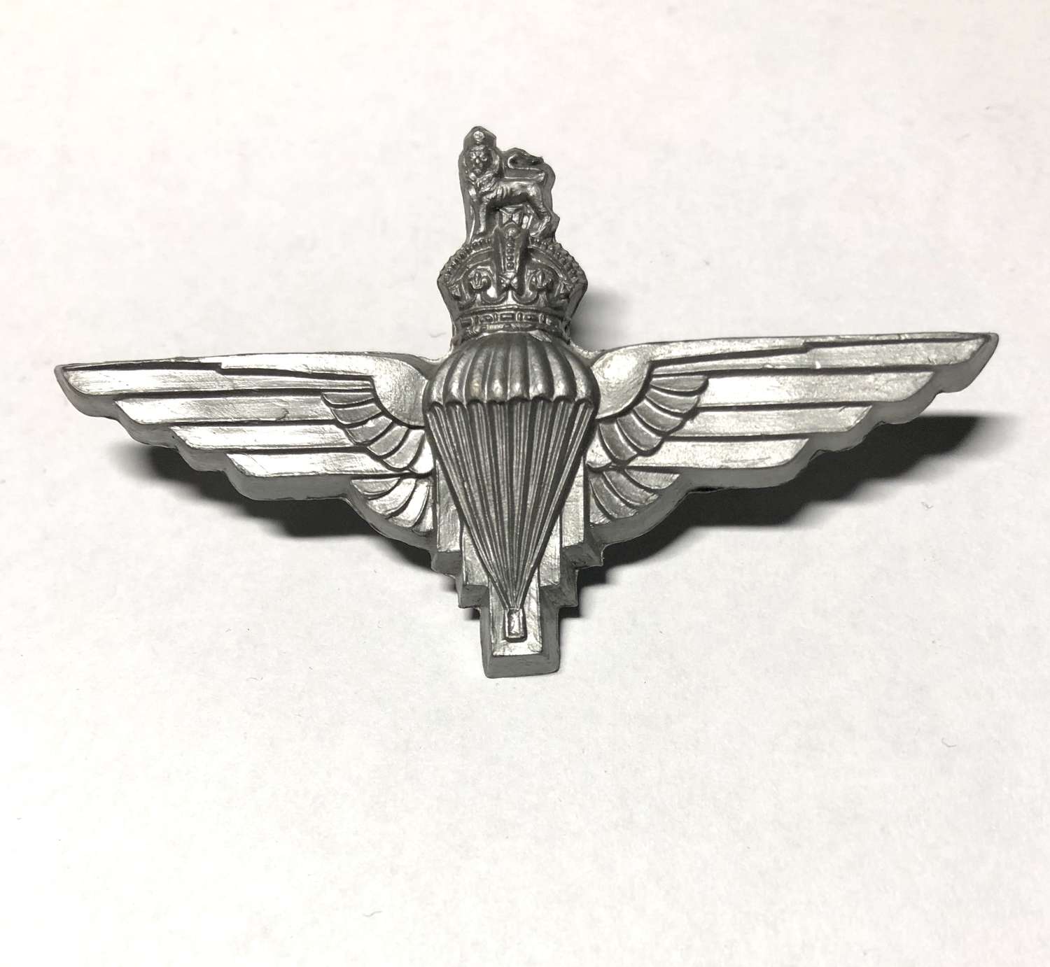 Parachute Regiment WW2 plastic economy beret badge