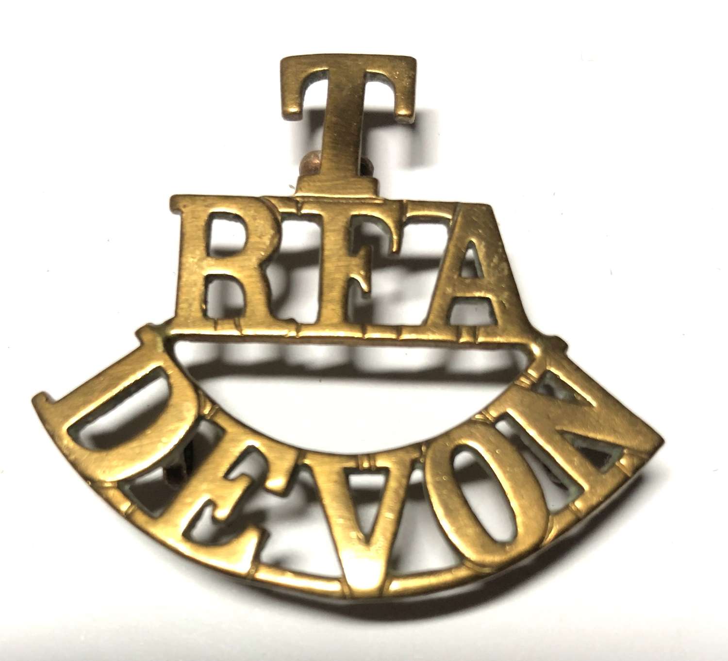 T / RFA / Devon Royal Field Artillery shoulder title circa 1908-21