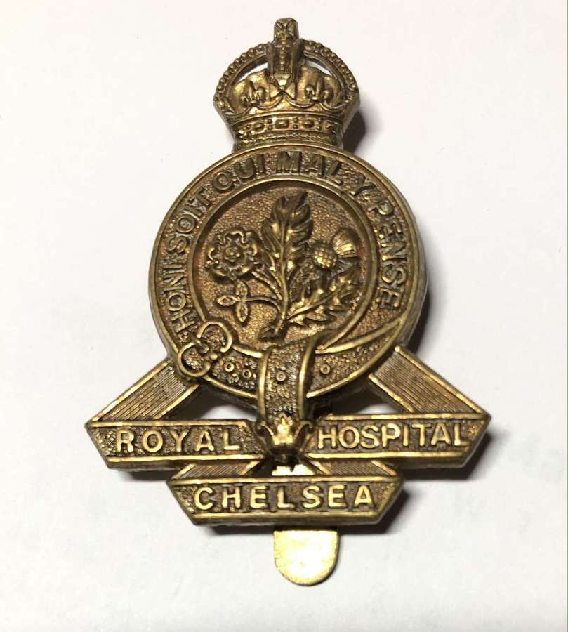 Royal Hospital Chelsea, Staff pre 1953 cap badge by Gaunt, London