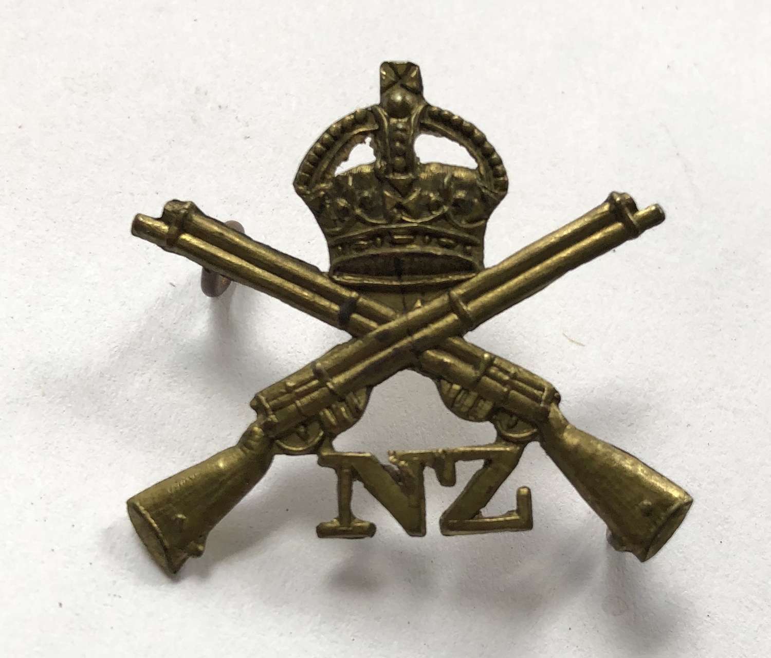 New Zealand School of Musketry cap/collar badge