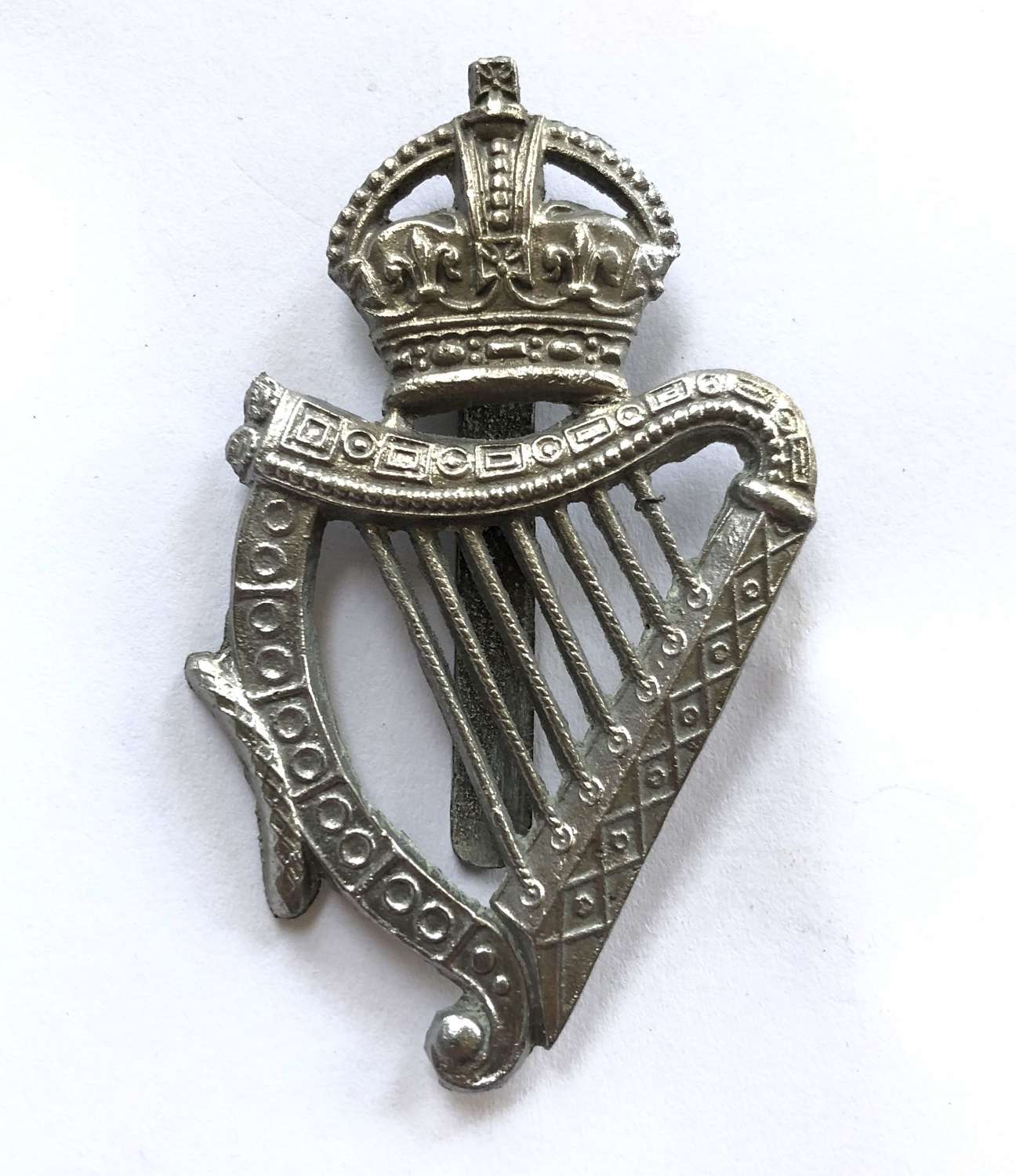 London Irish Rifles Officer's WW2 caubeen badge