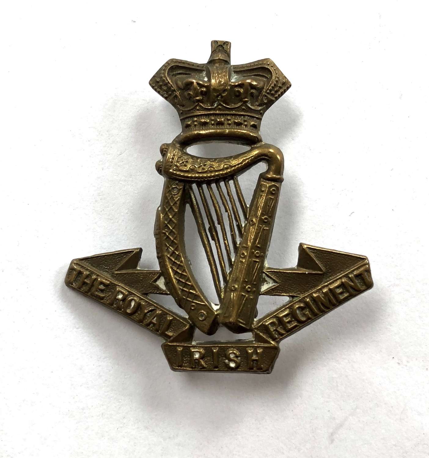 Royal Irish Regiment Victorian cap badge circa 1896-1901