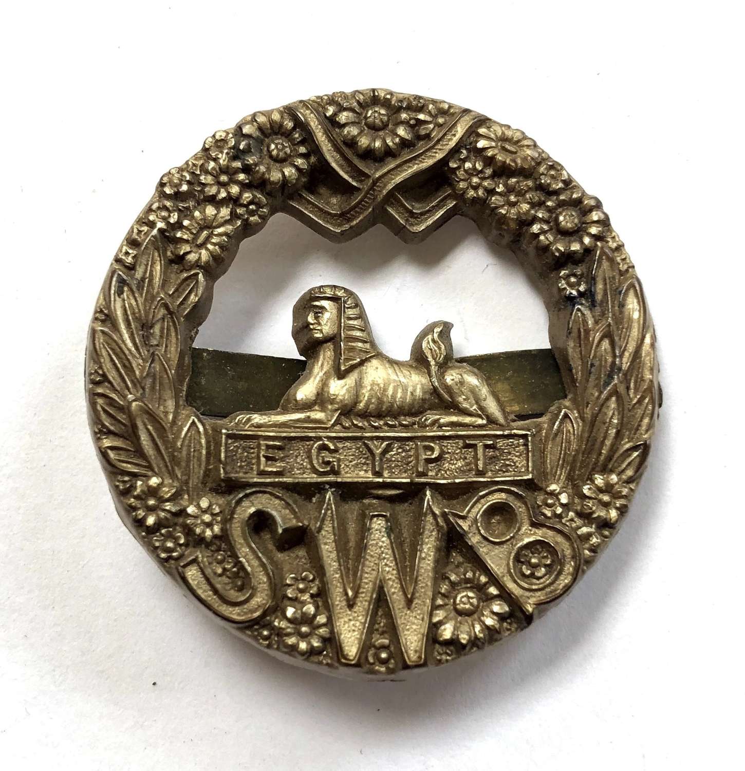 South Wales Borderers WW2 plastic economy cap badge