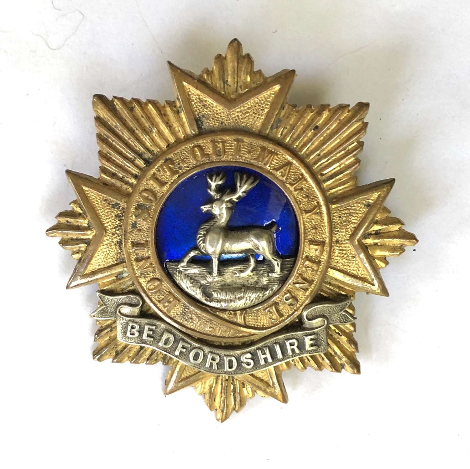 Bedfordshire Regiment Victorian post 1881 Officer forage cap badge