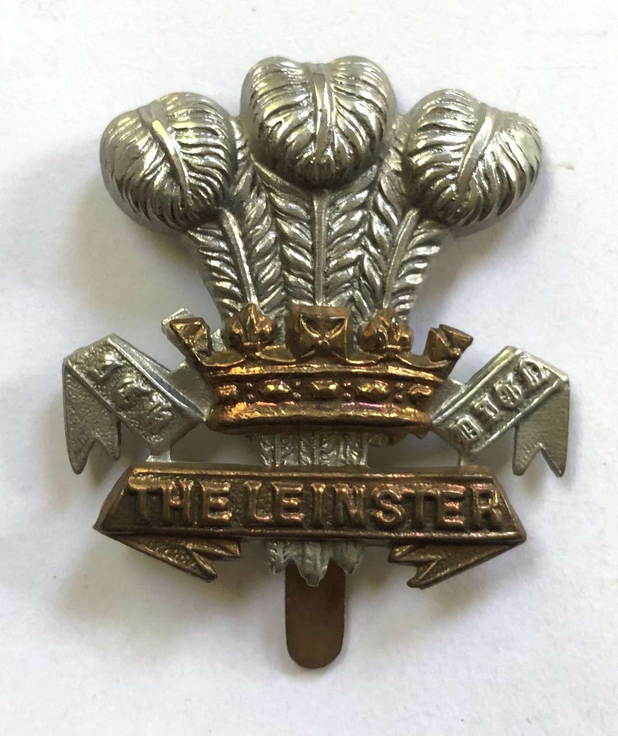Irish Leinster Regiment cap badge c1896-1922
