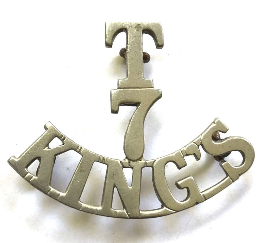 T / 7 / KING'S Liverpool white metal shoulder title c1908-21