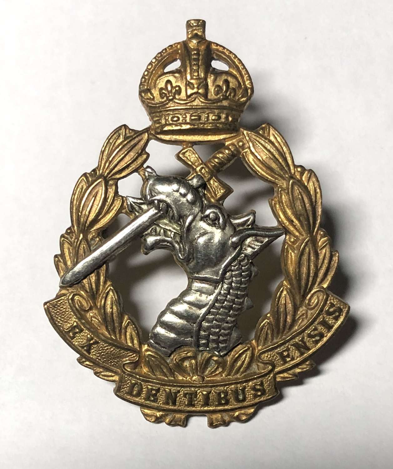 Royal Army Dental Corps Officer's cap badge by Gaunt, London c1946-52