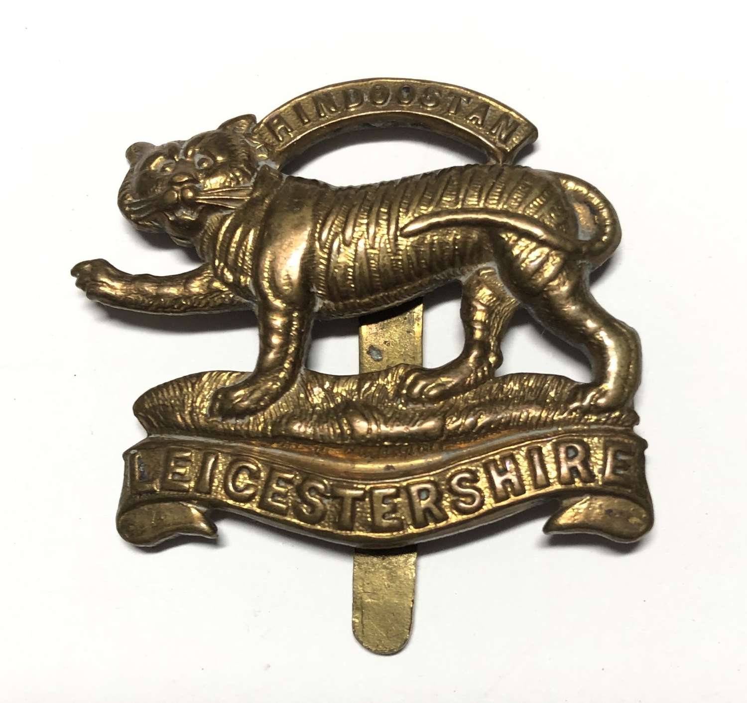Leicestershire Regiment all brass economy WW1 cap badge c1916-18