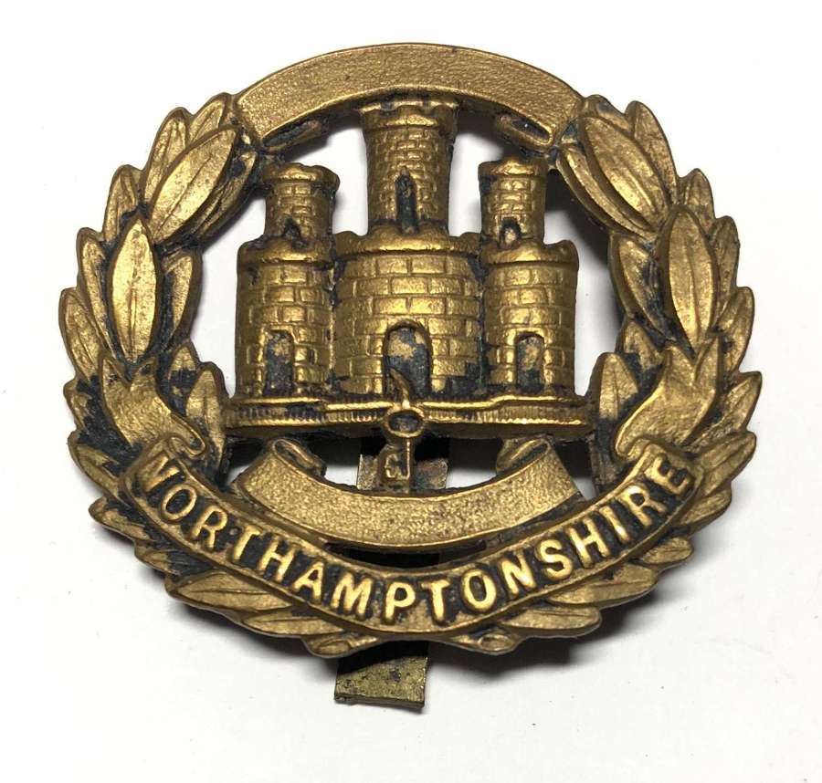 4th Bn. Northamptonshire Regiment 1916 all brass economy cap badge