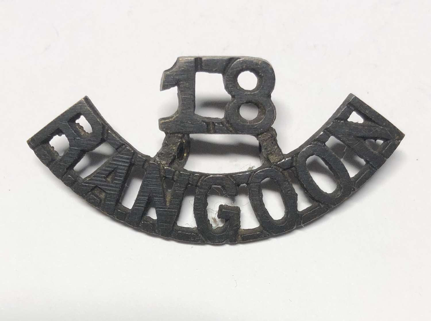 18 / RANGOON Rangoon Volunteer Rifles Burma shoulder title c1917-20