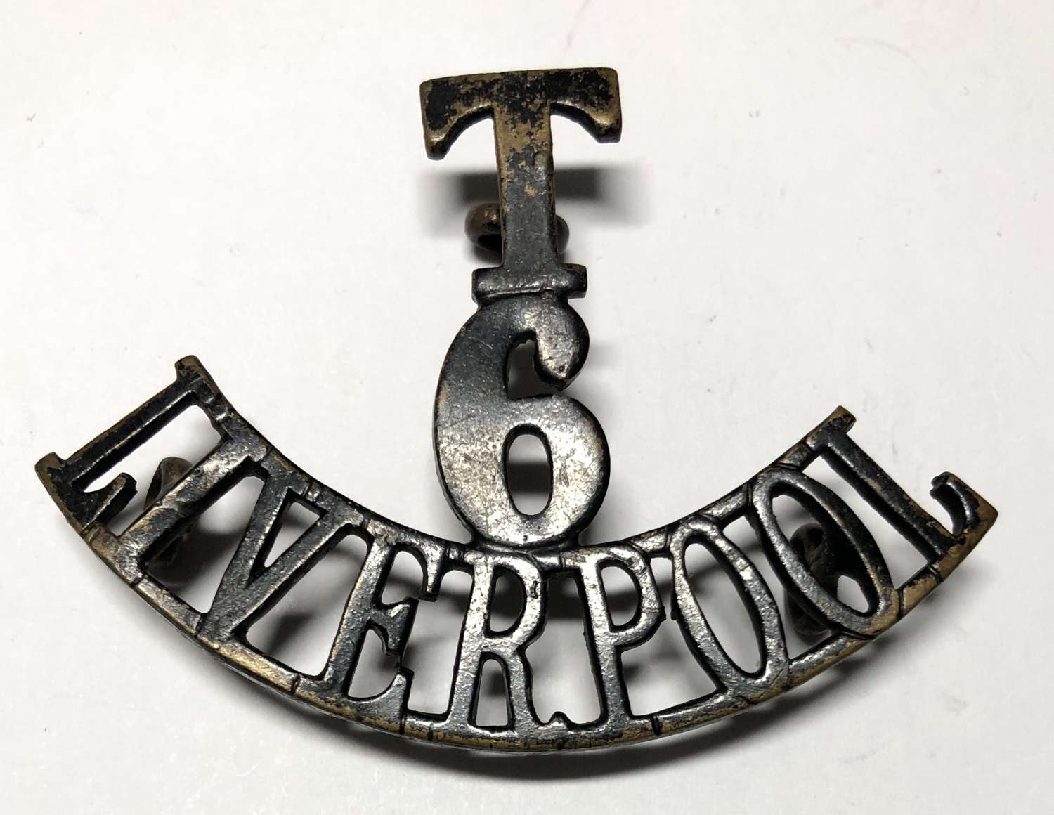 T / 6 / KINGS King’s Liverpool Regiment shoulder title c1908-21
