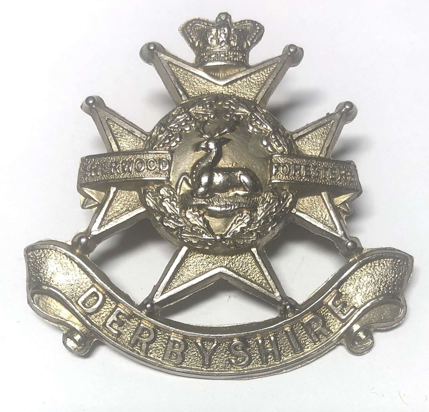 Derbyshire Regiment Victorian VB cap badge