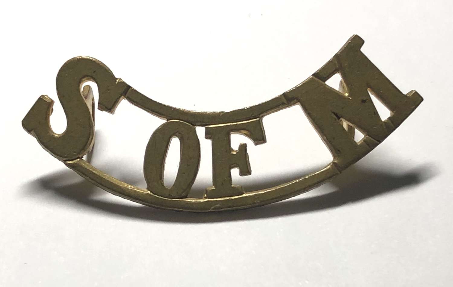 S OF M  pre 1919 School of Musketry shoulder title