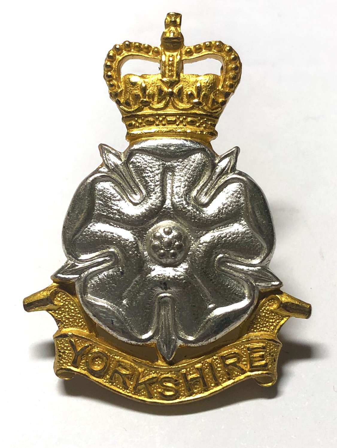 Yorkshire Brigade Officer's cap badge by J.R.Gaunt, London C1958-69
