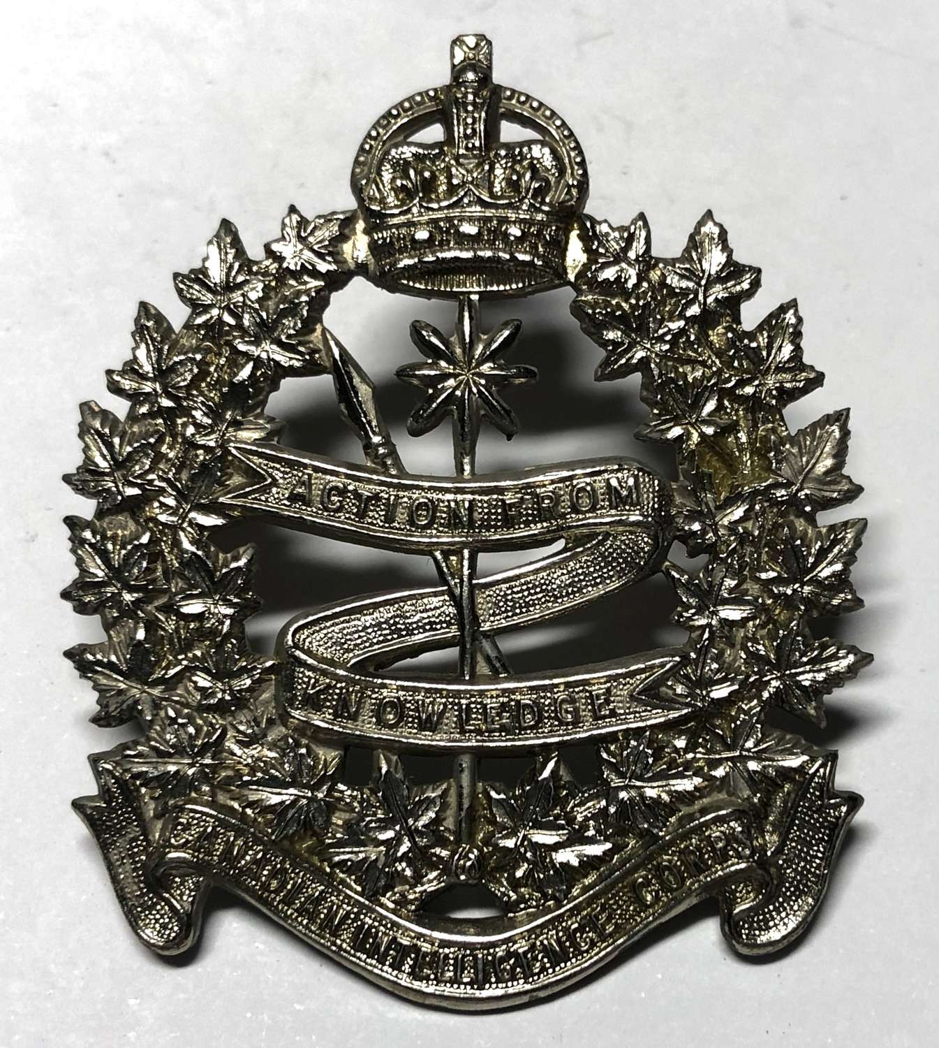 Canadian Intelligence Corps WW2 cap badge by W.Scully, Montreal