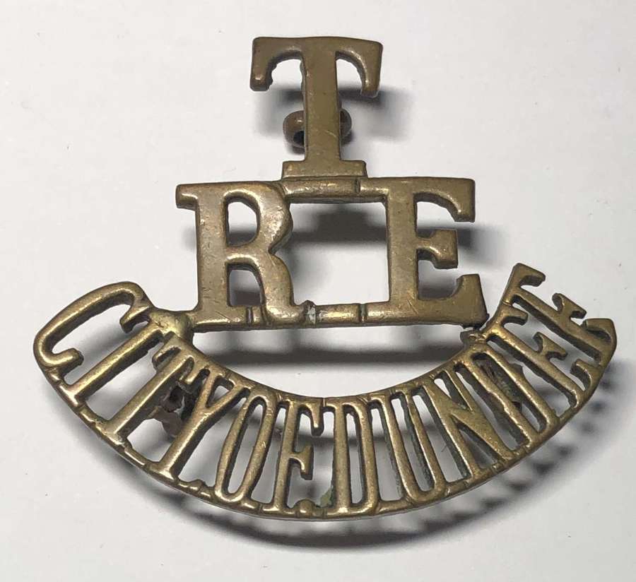 T / RE / CITY OF DUNDEE Scottish Royal Engineers shoulder title