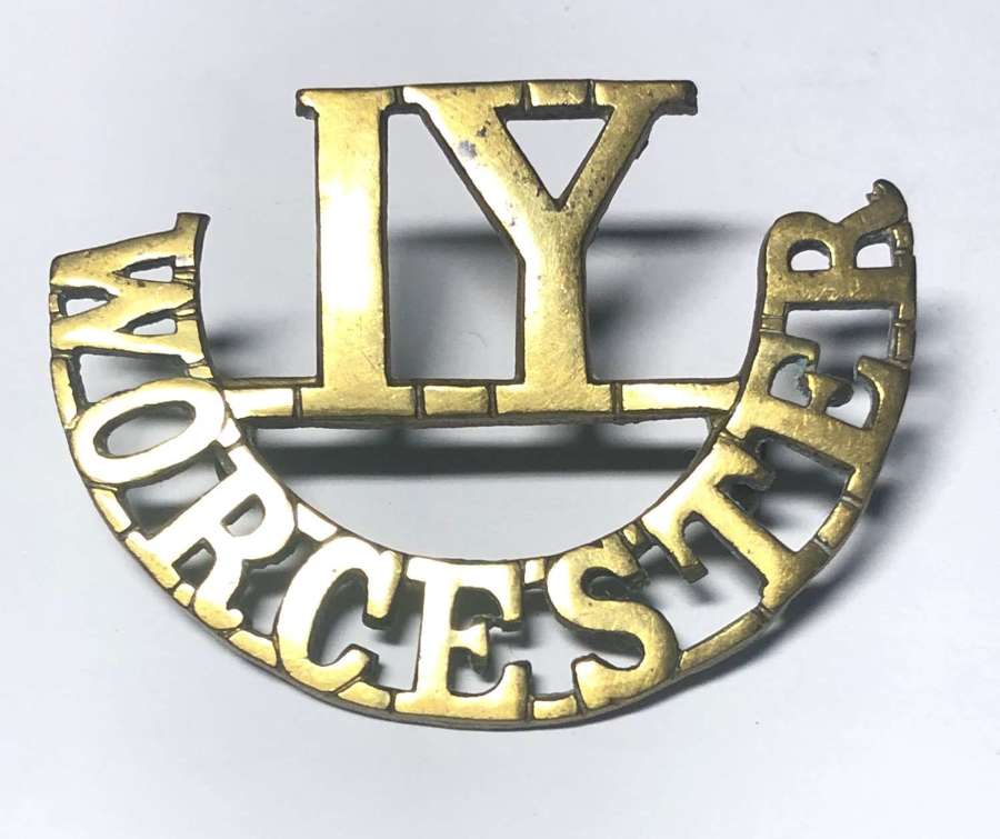 IY / WORCESTER 1901-08 Worcester Imperial Yeomanry shoulder title