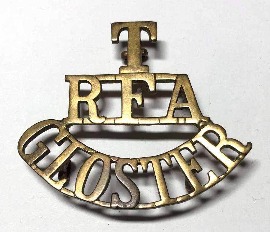 T / RFA / GLOUCESTER Field Artillery shoulder title circa 1908-20