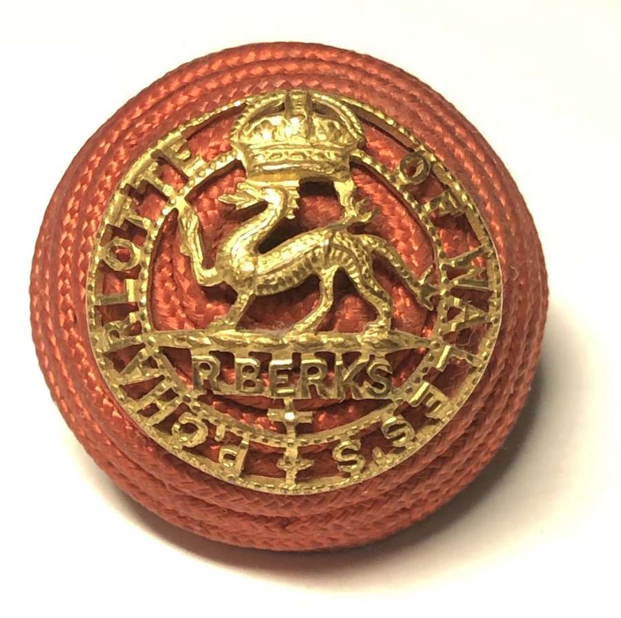Royal Berkshire Regiment Officer's cord boss mounted with gilt badge