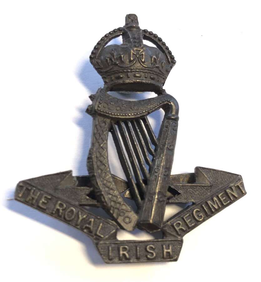 Royal Irish Regiment OSD cap badge circa 1902-22.