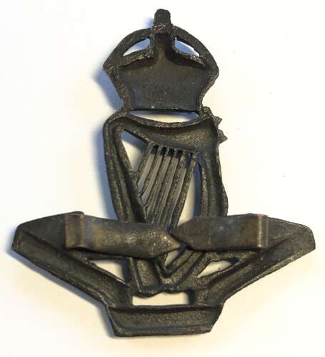 Royal Irish Regiment OSD cap badge circa 1902-22.