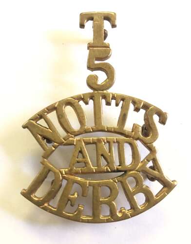 T / 5 / NOTTS / AND / DERBY (Derby) brass shoulder title circa 1908-21