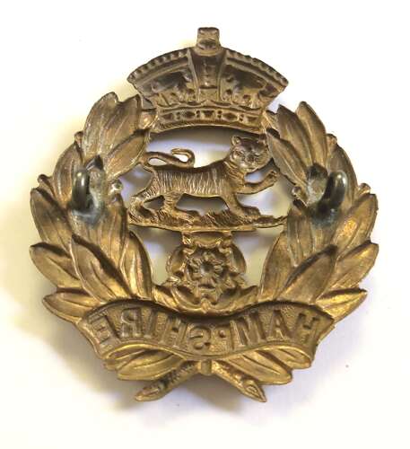 1st Bn Hampshire Regiment post 1881 Victorian pagri badge.