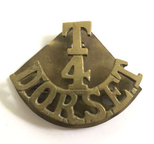 T / 4 / DORSET WW1 brass shoulder title