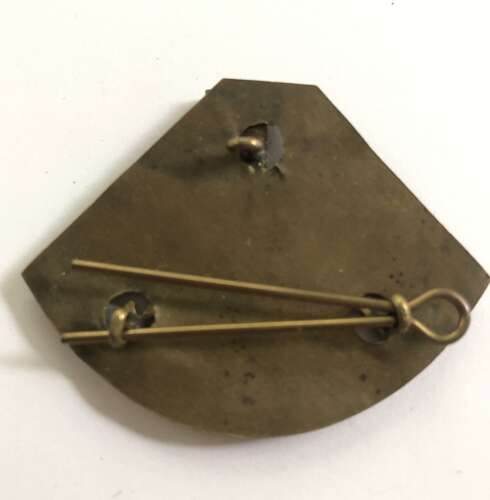 T / 4 / DORSET WW1 brass shoulder title