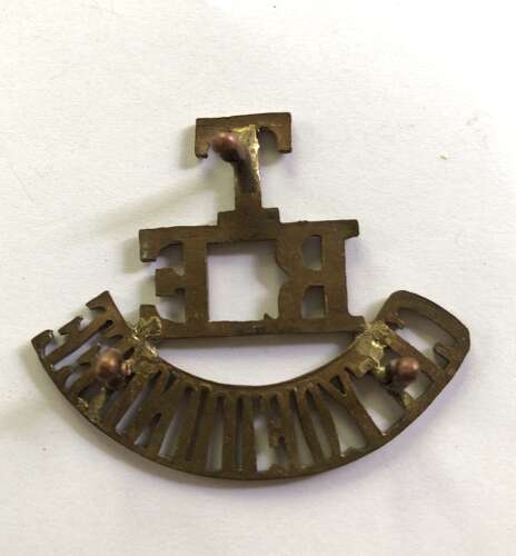 T / RE / CITY OF DUNDEE WW1 Scottish brass shoulder title