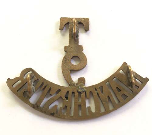 T / 9 / MANCHESTER (Ashton-under-Lyne) WW1 brass shoulder title