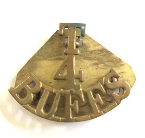 T / 4 / BUFFS (Canterbury) WW1 brass shoulder title