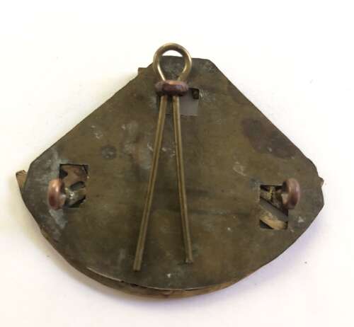 T / 8 / NOTTS & DERBY (Newark) WW1 brass shoulder title