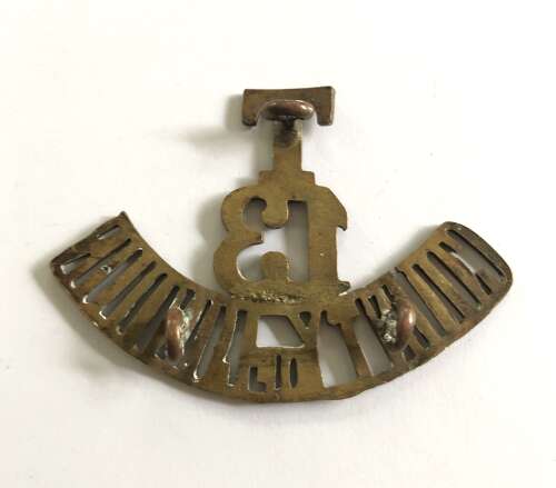 T / 13 / COUNTY OF LONDON (Kensington) WW1 brass shoulder title